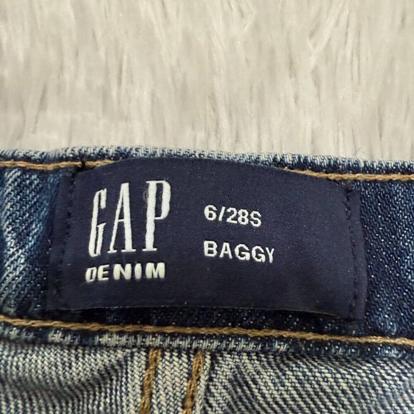 Women GAP Mid Rise UltraSoft Baggy Crop Jeans in Medium Indigo Size 28 - Picture 3 of 8